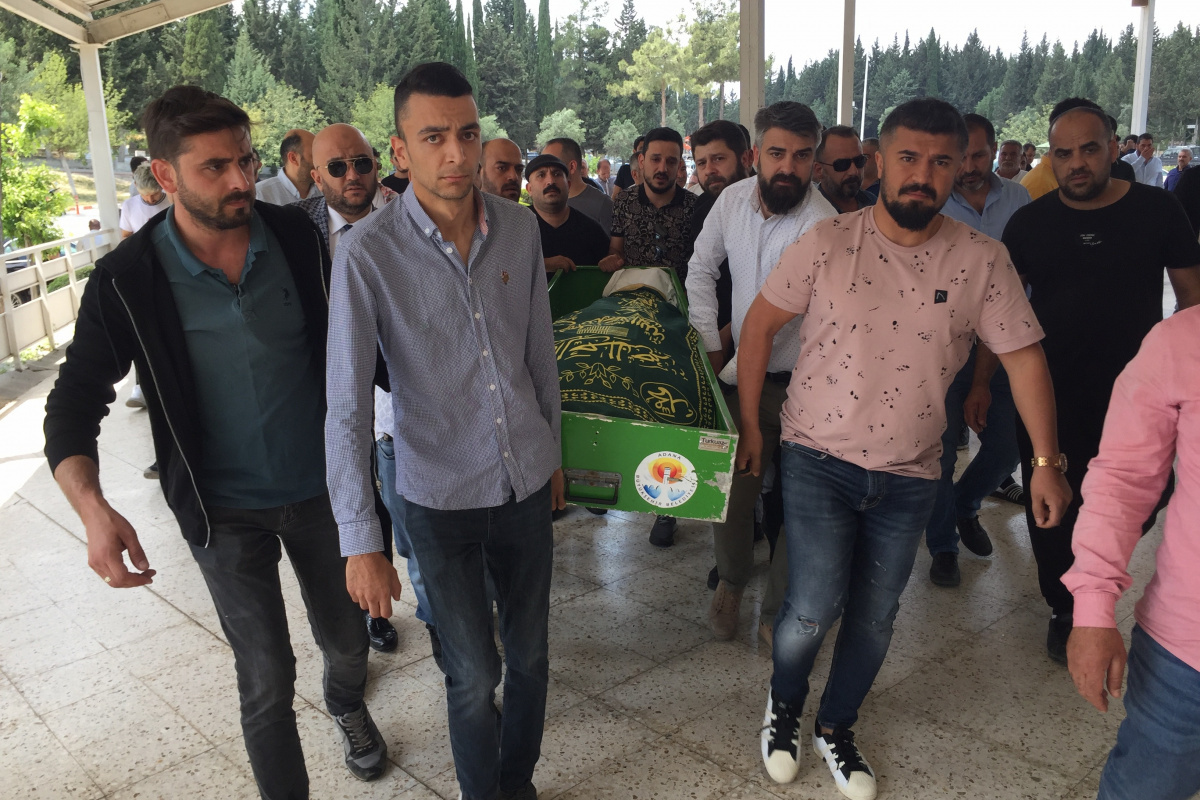 Öldürülen ünlü kadayıfçı toprağa verildi Öldürülen ünlü kadayıfçı toprağa verildi