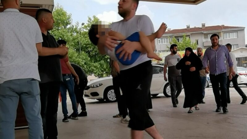Bursa'nın İnegöl ilçesinde, beşinci kattan düşen 3 yaşındaki çocuk ağır