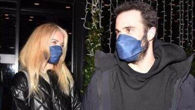 Nikah masasına oturuyor!