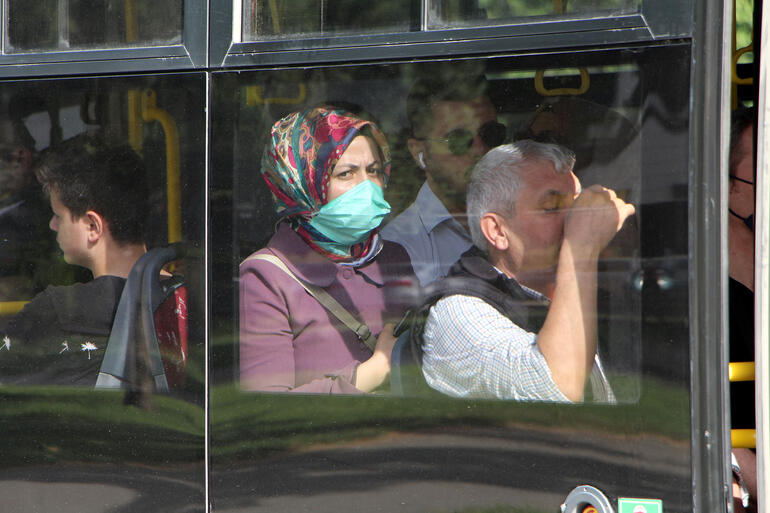 Toplu taşımada maskesiz ilk gün Toplu taşımada maskesiz ilk gün