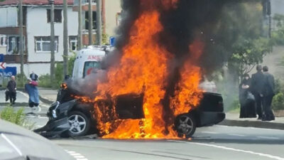 Kamyonetle çarpışan otomobil alev aldı! 2 kişi yaralandı