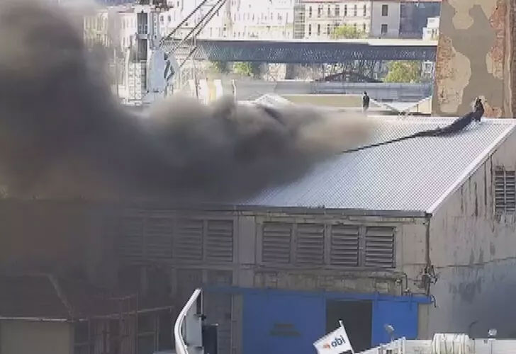 Haliç Tersanesi’nde korkutan yangın! Ekipler hemen müdahaleye başladı Haliç Tersanesi’nde korkutan yangın! Ekipler hemen müdahaleye başladı