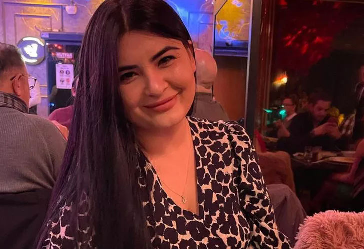 Gelin adayı Hanife yaz sezonunu açtı! Bikinili paylaşıma emojili önlem