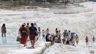 Pamukkale’yi 4 ayda 240 bin ziyaretçi gezdi