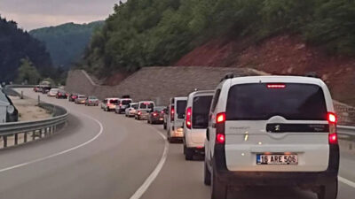 Bursa’da dönüş çilesi! Uzun kuyruk oluştu