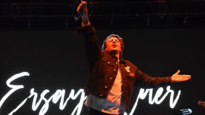 Ersay Üner Yıldırımlıları coşturdu