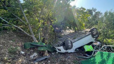 Bursa’da kontrolü kaybeden sürücü şarampole uçtu