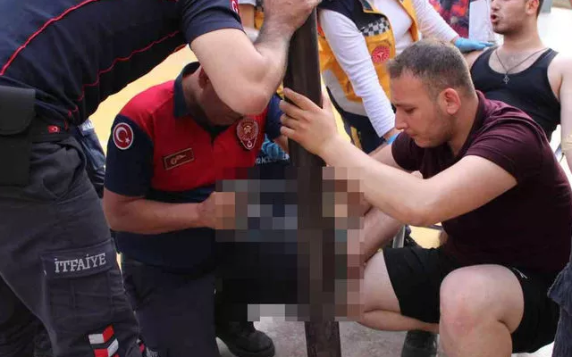 Bir anlık öfke! Acılar içinde yere yığıldı… Herkes oraya toplandı