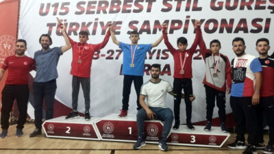 Büyükşehirli güreşçi Emirhan Çetin Türkiye şampiyonu