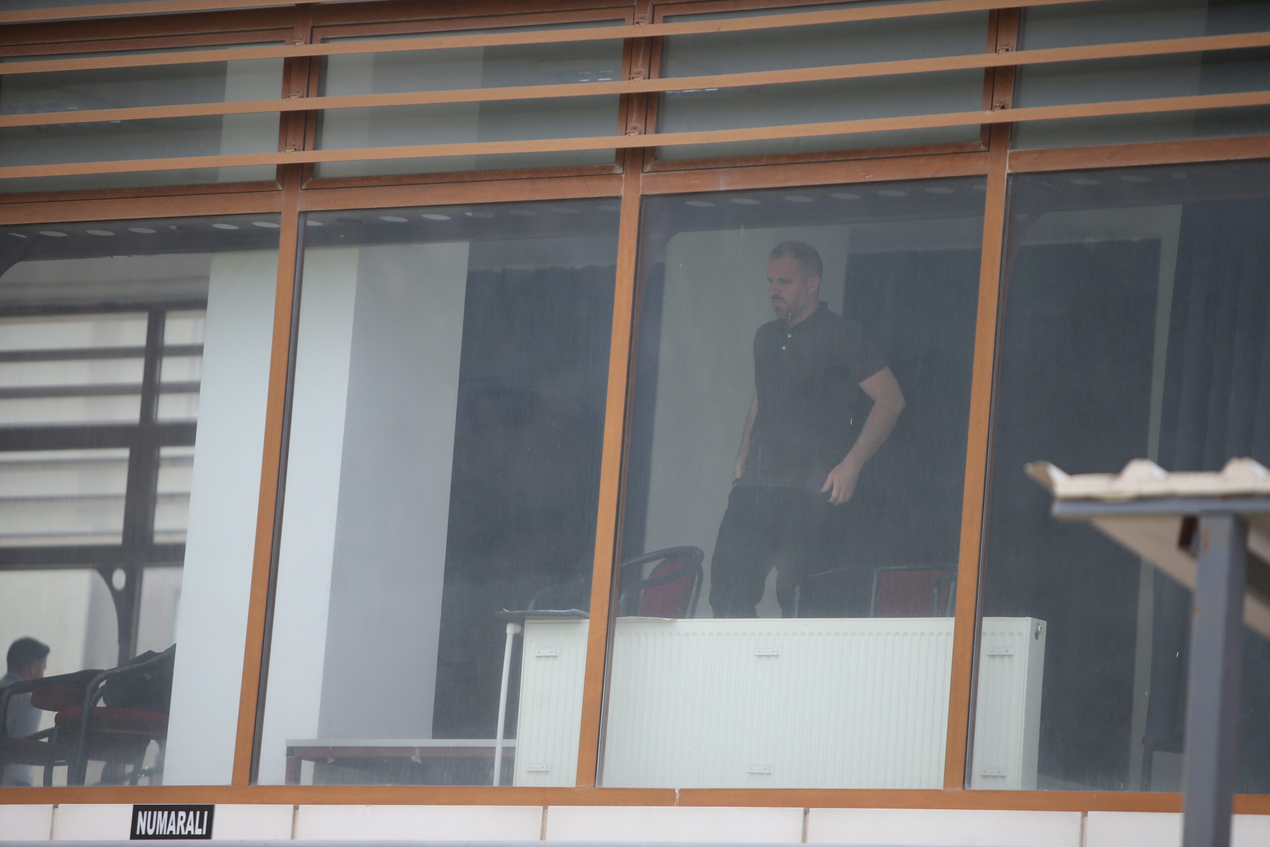 Mustafa Er yerinde duramadı! Manisa maçını bakın nerede izledi? Mustafa Er yerinde duramadı! Manisa maçını bakın nerede izledi?