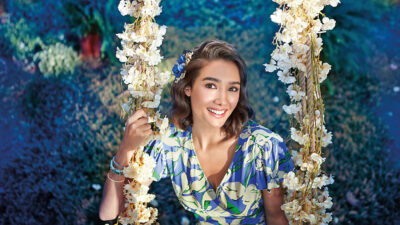 Mavi desenli bikinisi beğenildi…