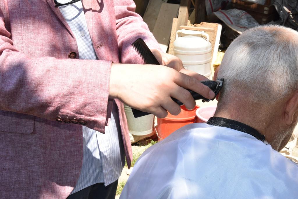 Mustafakemalpaşa’nın gönüllü kuaförlerinden gönüllere dokunan hizmet