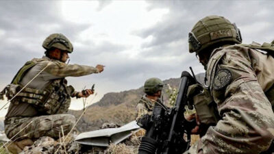 Teröristler mağarada sıkıştırıldı! Çatışma sürüyor