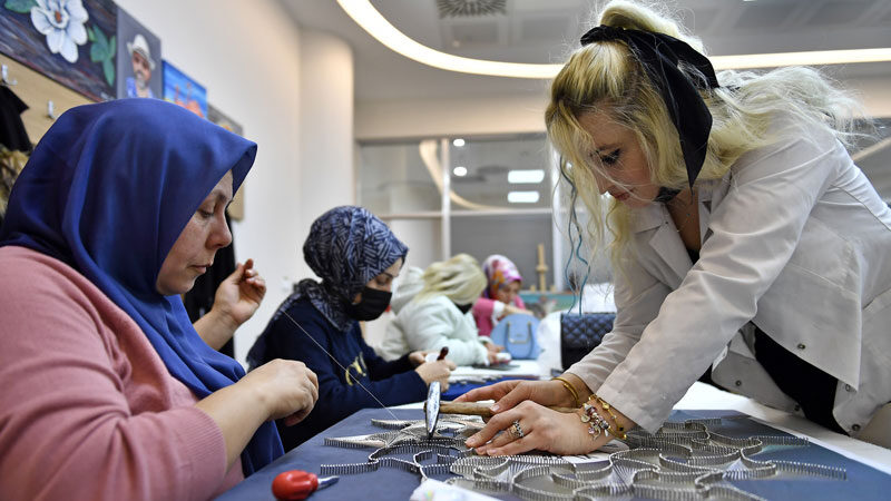 Osmangazi Belediyesi Meslek Edindirme Kursları (OSMEK) bünyesinde açılan filografi kursunda