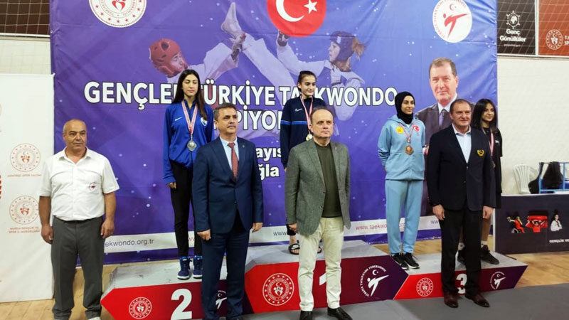 Osmangazi Belediyespor Taekwondo Takımı sporcularından Şevval Melek Kambur, Muğla’da düzenlenen