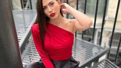 Demet Özdemir’den bornozlu paylaşım! Açıklaması dikkat çekti