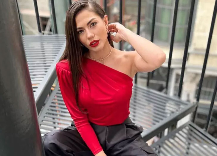 Demet Özdemir’den bornozlu paylaşım! Açıklaması dikkat çekti