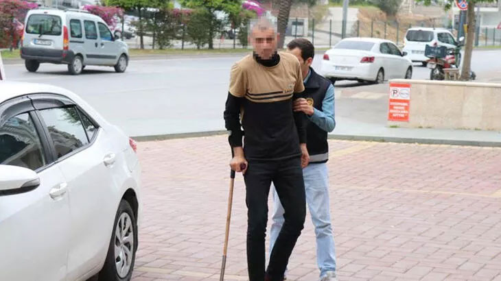 Bastonlu hırsız! Ayağı sakatlandı, yine durmadı