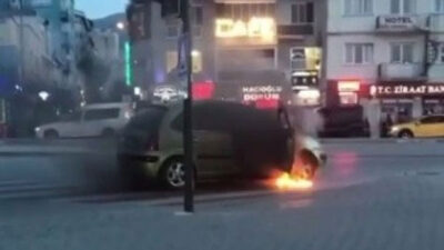 Bursa’da seyir halindeki otomobil alev alev yandı