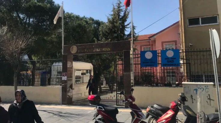 Manisa’da 38 öğrenci gıda zehirlenmesi şüphesiyle hastaneye kaldırıldı