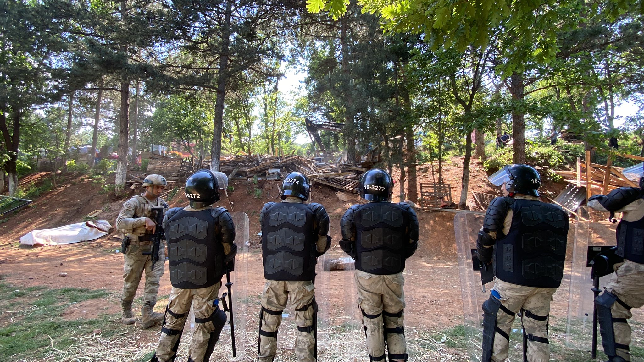 Kestel Belediyesi’nden olaylı yıkım!