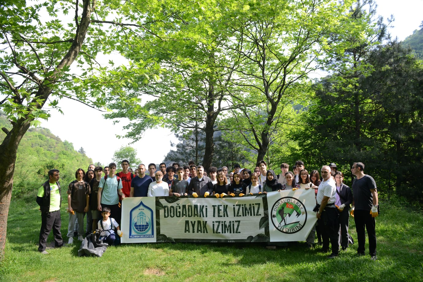 Başkan Yılmaz’dan gençlerle doğa yürüyüşü