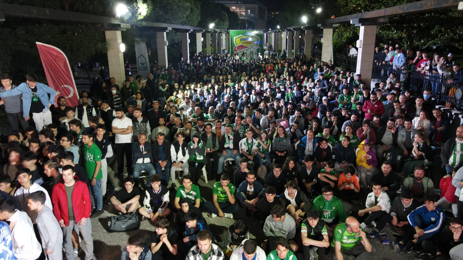 Yıldırım’da dev ekranda maç heyecanı