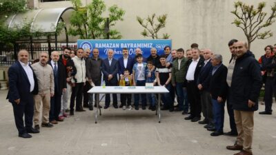 Başkan Yılmaz, bayramı Davutdede Camii’nde karşıladı