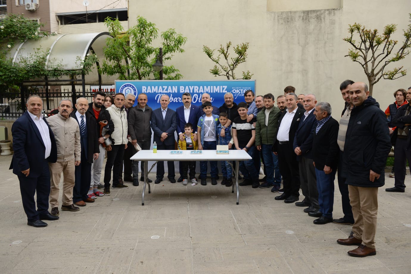 Başkan Yılmaz, bayramı Davutdede Camii’nde karşıladı