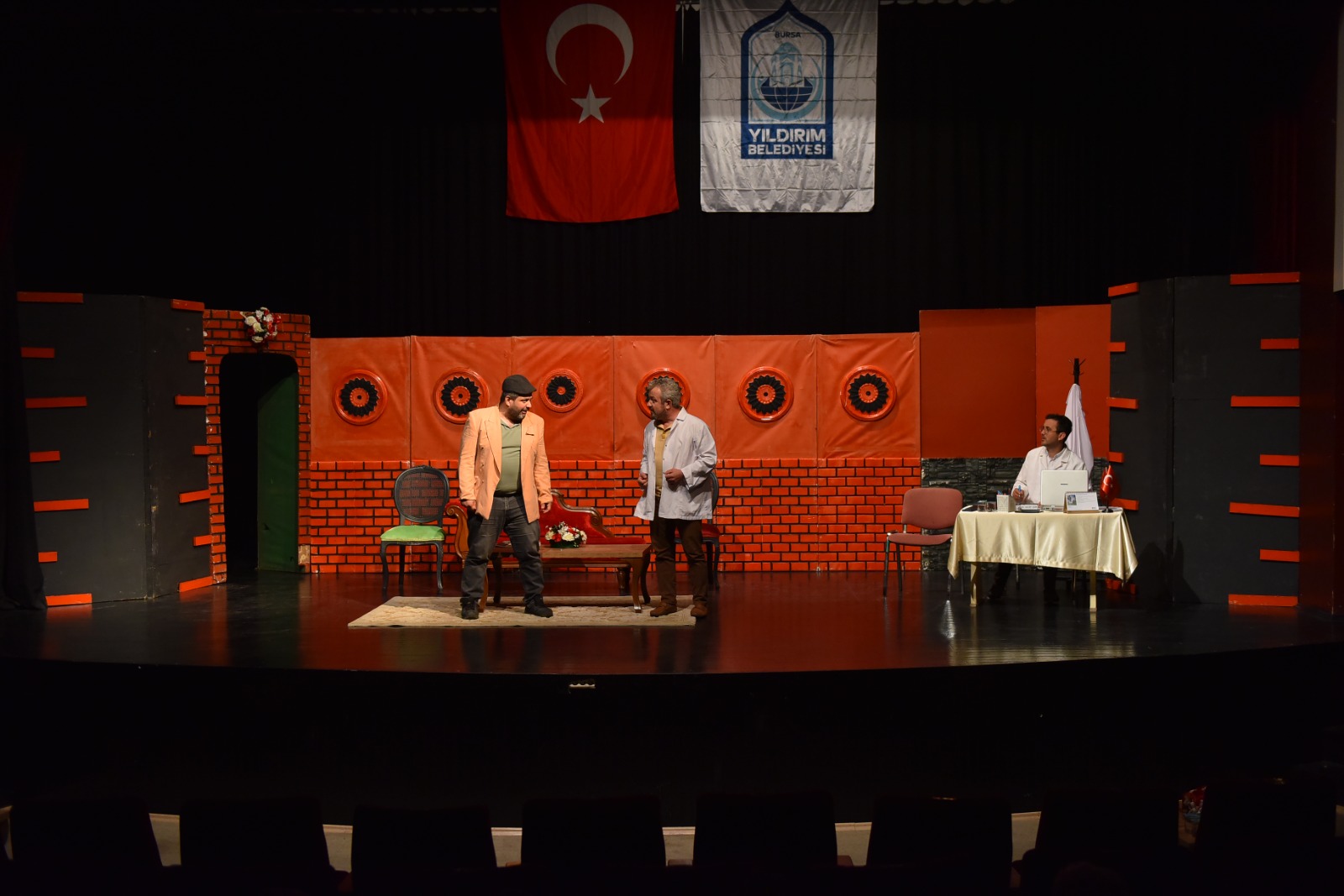 ‘Eyvah Deliriyorum ben haberin olsun’ oyunu kahkaya boğdu 1 YB 3 14