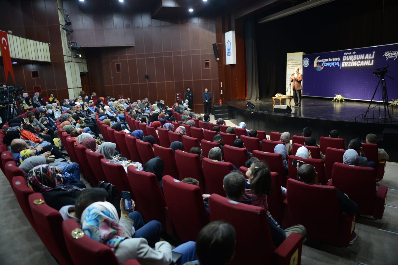 Yıldırım'da Dursun Ali Erzincanlı şiirleriyle yüreklere dokundu 1 YB 4