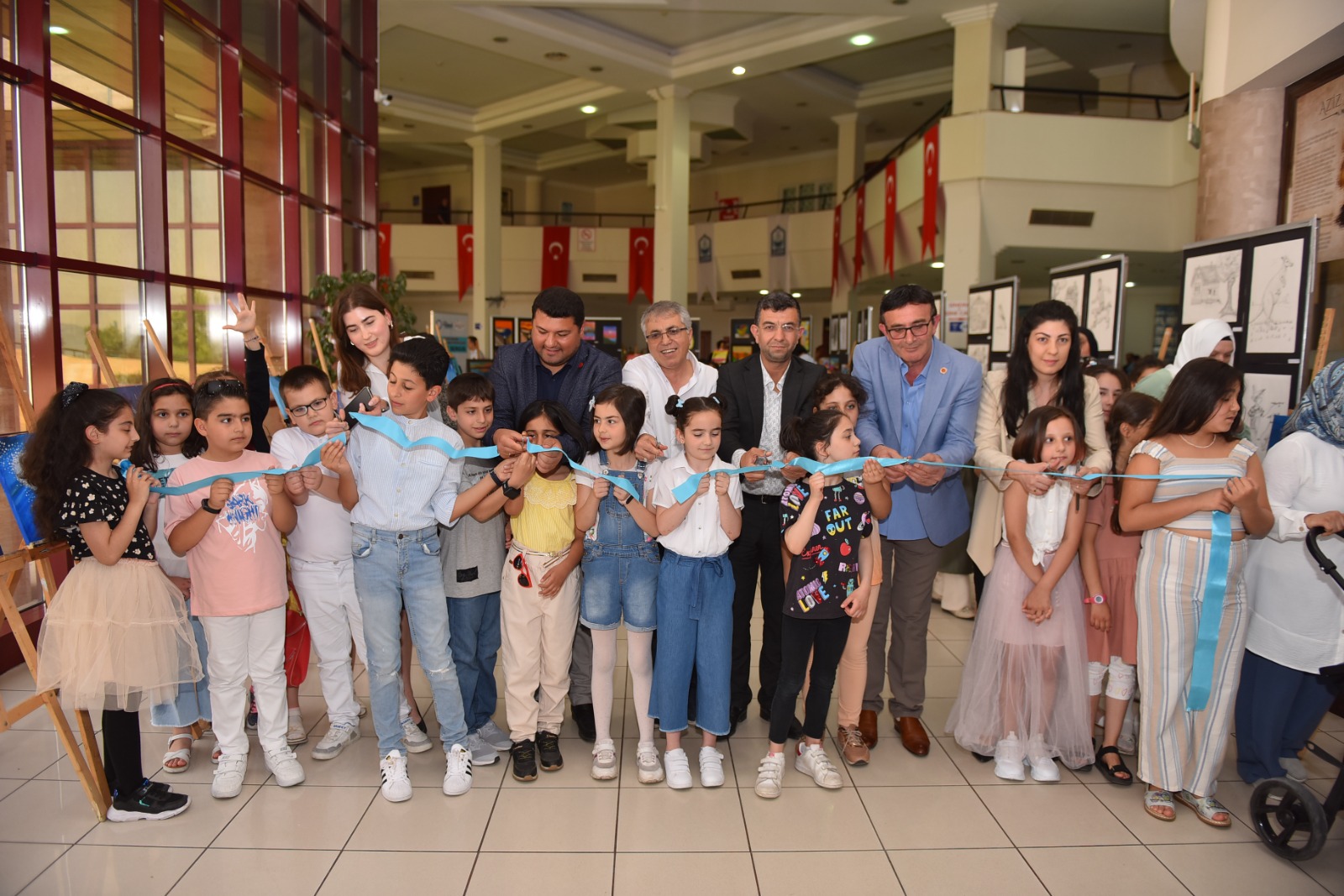 Yıldırımlı minik kursiyerlerden resim sergisi 1 YB 5 9