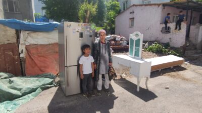 Bursa’da büyük dram! Bu anne 3 çocuğuyla sokakta yatıyor…