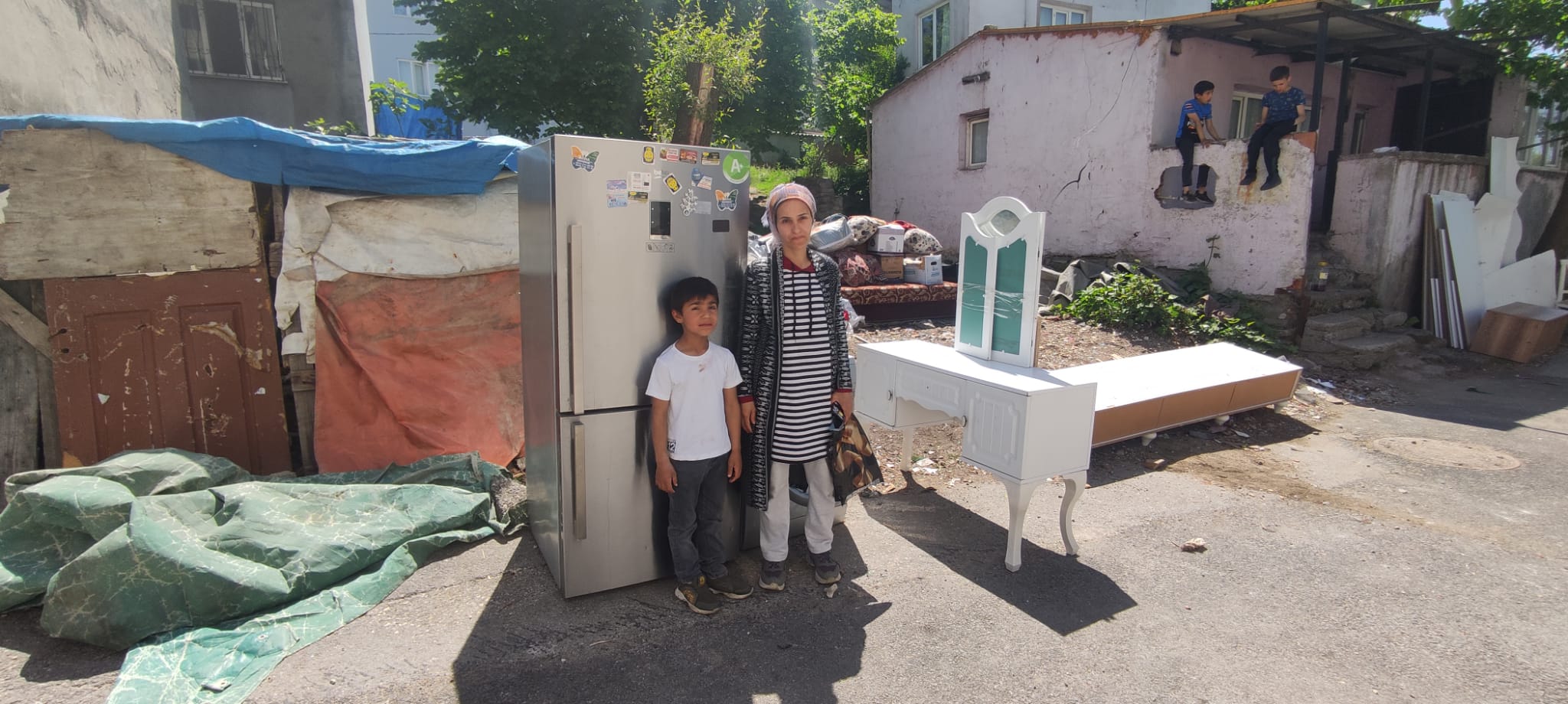 Bursa’da büyük dram! Bu anne 3 çocuğuyla sokakta yatıyor…