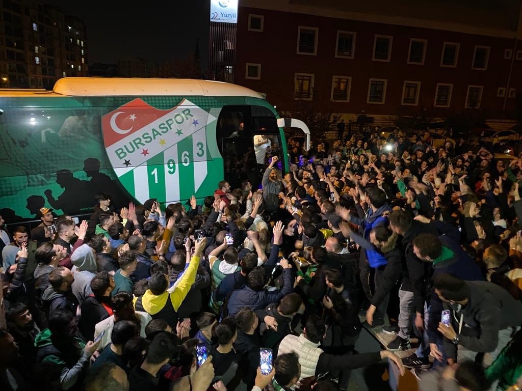 Bursa’da dev ekranlar kuruluyor! İşte büyük finali izleyeceğiniz yerler… Bursa’da dev ekranlar kuruluyor! İşte büyük finali izleyeceğiniz yerler…