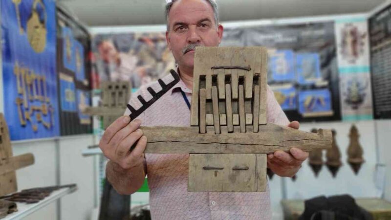 Bunların her biri servet değerinde! Bursa’da düzenlenen el sanatları festivalinde sergi açan kilit ustası standını
