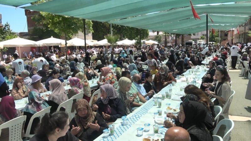 Barakfakih Hazretleri dualarla anıldı Bursa’da Osmanlı Devleti’nin kurucusu Osmangazi ve oğlu Orhangazi’nin fıkıh hocası