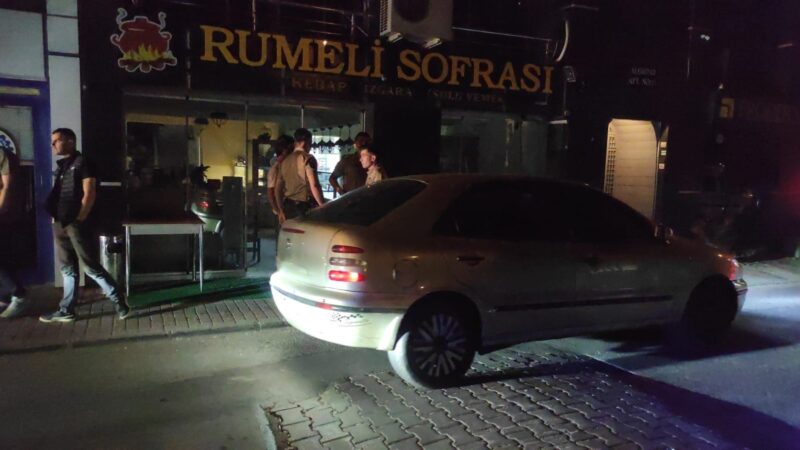 Bursa’da bir lokantaya girerek kasasındaki paraları çalan hırsızı bekçiler suçüstü