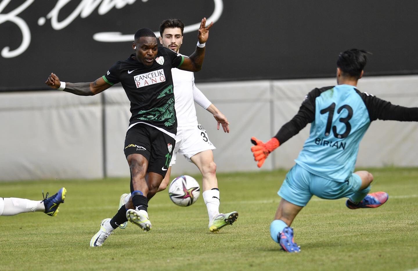 Bursaspor’dan altın galibiyet! Penaltılar, kırmızı kartlar; yok böyle bir maç… Bursaspor’dan altın galibiyet! Penaltılar, kırmızı kartlar; yok böyle bir maç…