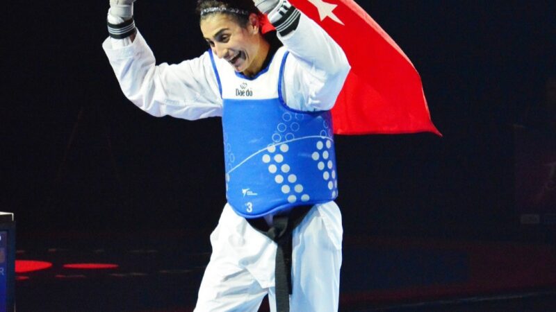 Bursa Büyükşehir Belediyesporlu tekvandocu Hatice Kübra İlgün, Avrupa şampiyonu oldu...