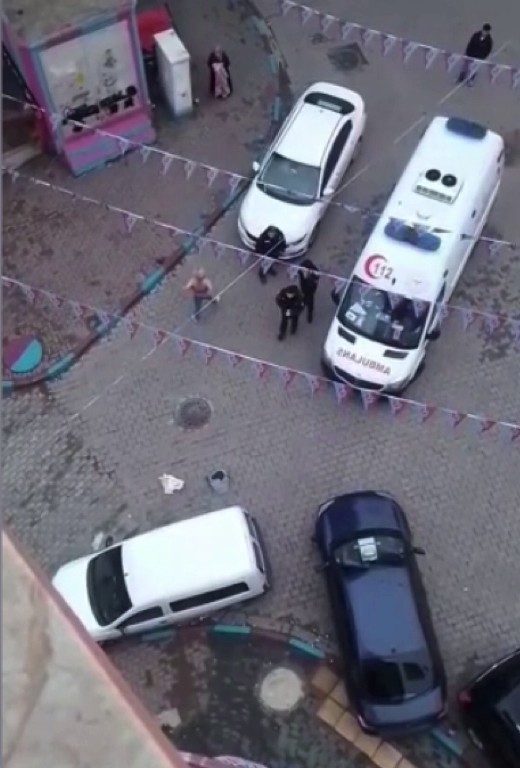 Bursa’da alkollü kadın ambulansa binmemek için direndi