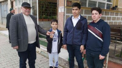 Bursa’da küçük çocuktan örnek davranış