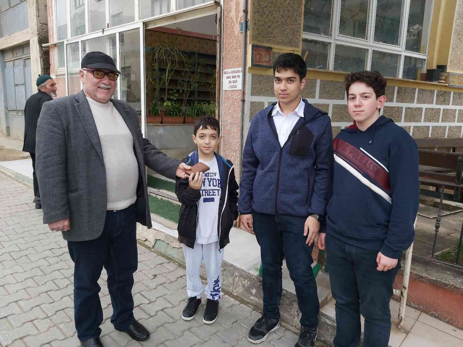 Bursa’da küçük çocuktan örnek davranış