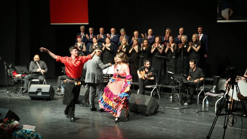 Bursa’da muhtarların müzik aşkı Bursa Büyükşehir Belediyesi Orkestra Şube Müdürlüğü Çalgıcı Mektebi Roman Orkestrası’nın