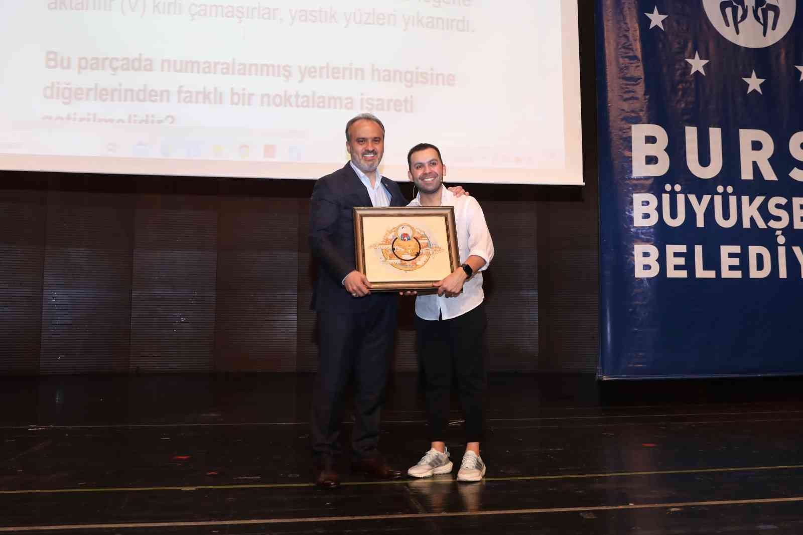 Bursa’da üniversite yolunda gençlere tam destek Bursa’da üniversite yolunda gençlere tam destek