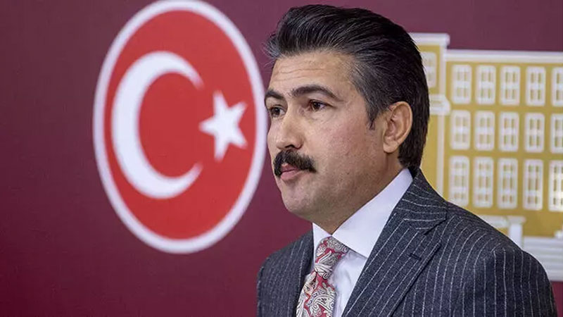 AK Parti’de Cahit Özkan görevden alındı AK Parti’de Cahit Özkan görevden alındı