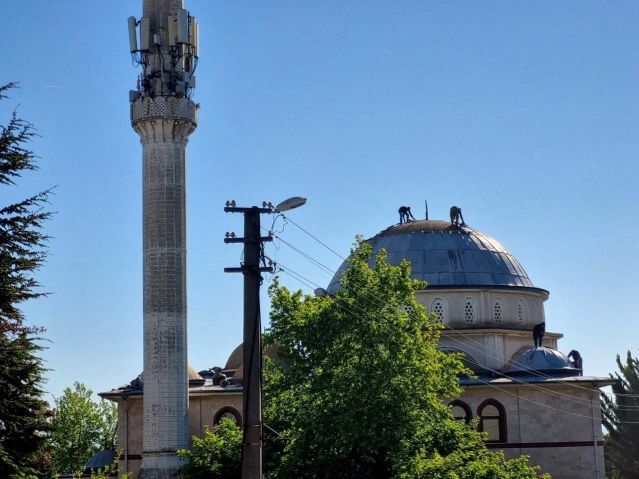 Bursa’da cami kubbesinde ölümüne tadilat!