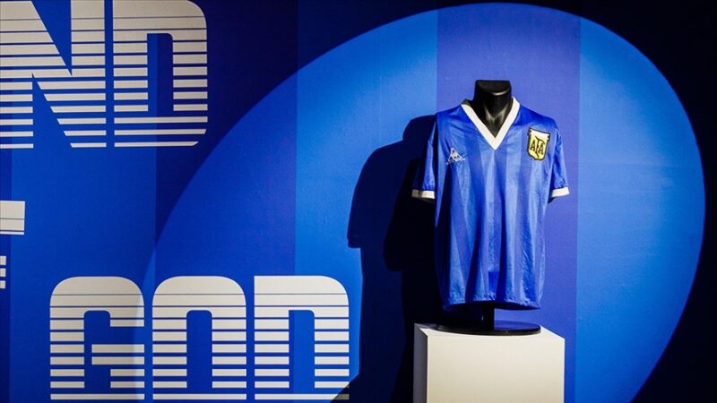 Bu forma 131,7 milyon TL’ye satıldı! Arjantinli efsane futbolcu Diego Armando Maradona'nın 1986 Dünya Kupası'nda meşhur