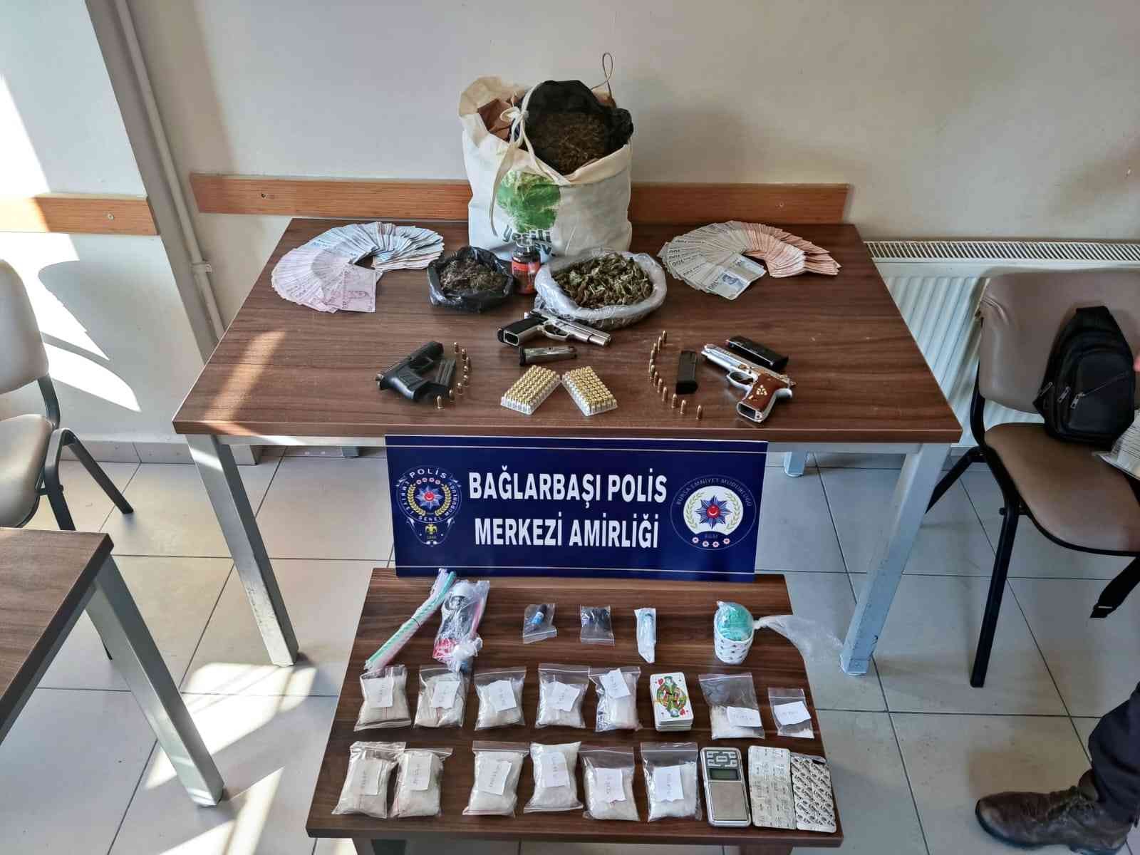 Bursa’da gece bekçilerinden zehir tacirlerine baskın!