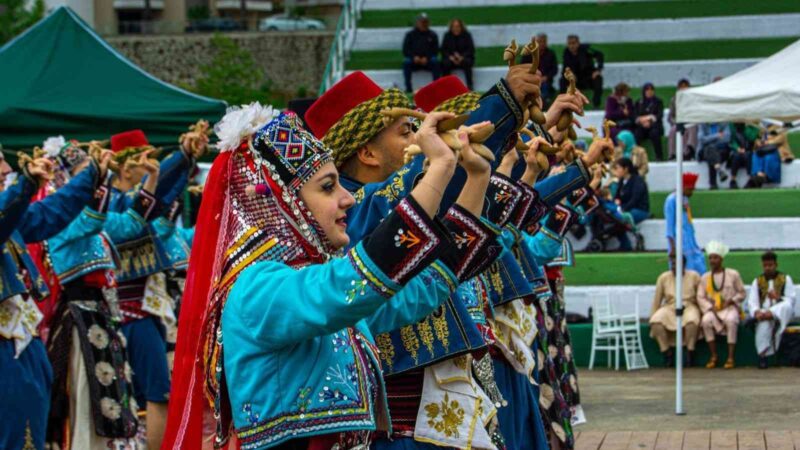 Giresun Aksu Fest’te Bursa rüzgârı esti Bursa Büyükşehir Belediye Orkestrası Türk Halk Müziği sanatçıları ve Karagöz